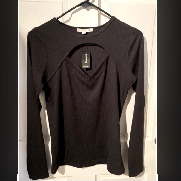 Express Ribbed Cut-Out Top - Picture 2 of 4